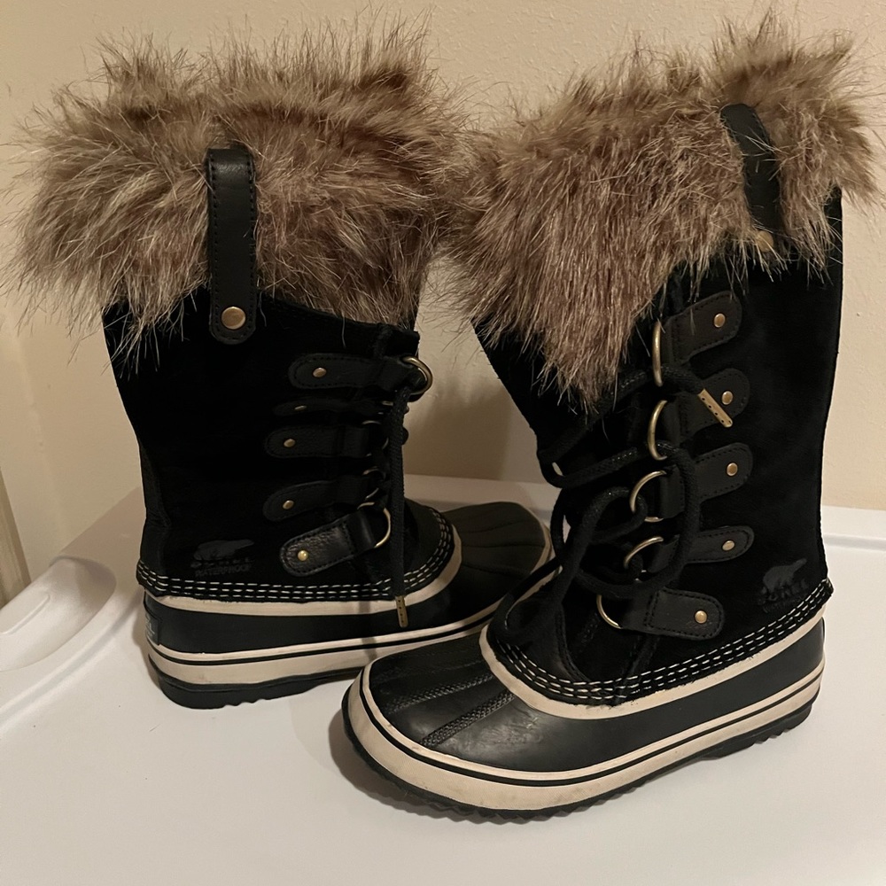 SOREL Joan of Artic boot in black.